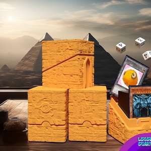 DeckBox - Yu-Gi-Oh TCG - Textura jeroglífica - Montaje flotante en pared - Más de 60 cartas Sistema de montaje DeckCore