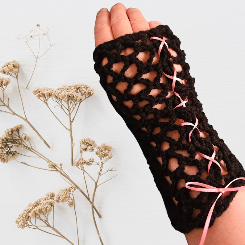 Crochet Fishnet Fingerless Gloves Pattern for Beginners | 3 Sizes ...