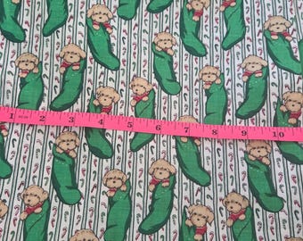 Tecido de Natal Vintage em Algodão - Cachorrinhos em Meias Verdes - Peça de 1,3 Jardas
