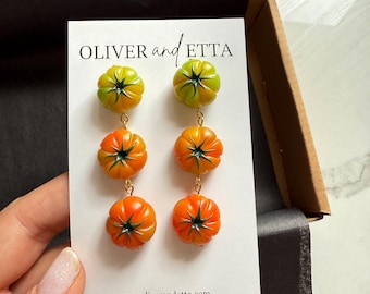 Boucles d'oreilles tomates anciennes en train de mûrir