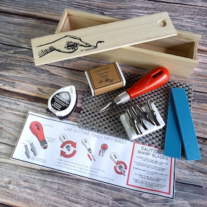 Lino carving and printing craft kit in Wooden box with A6 lino pack