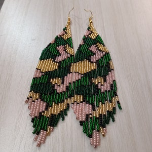 Brincos Boho | Brincos de Contas | Brincos de Contas para Ela | Brincos Tribais | Brincos Étnicos | Brincos Estilo Pena | Brincos Bonitos com Franjas