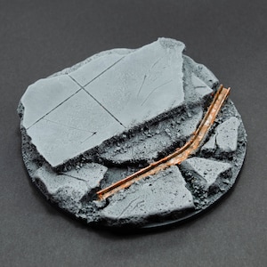 Miniature Bases | Urban Rubble Base | 90mm x 1 | DnD Wargaming 40000 AOS Kill Team Handmade Resin Unpainted