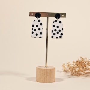 Zwart-witte stippenoorbellen | Handgemaakte oorbellen van polymeerklei | Lichtgewicht statement-sieraden | ClayfullyMade