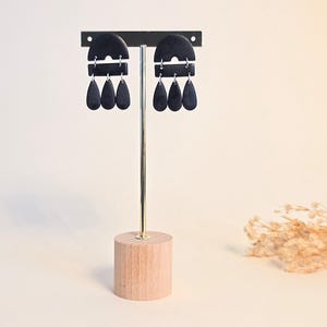Zwarte halve maan en druppeloorbellen | Handgemaakte kleurrijke hangoorbellen | Lichtgewicht statement-sieraden