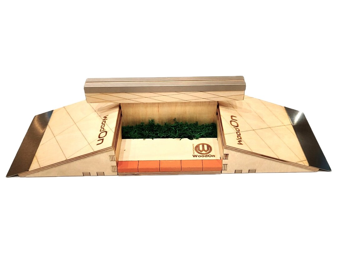 Woodon Fingerboard Double Trouble. Fingerboard Ramps and Obstacles