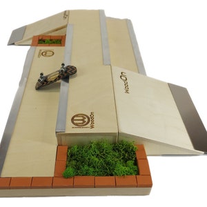 Woodon Fingerboard plaza Platform W. Fingerboard Obstacles image 1