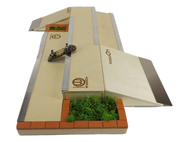 Woodon Fingerboard plaza Platform W. Fingerboard Obstacles image 1