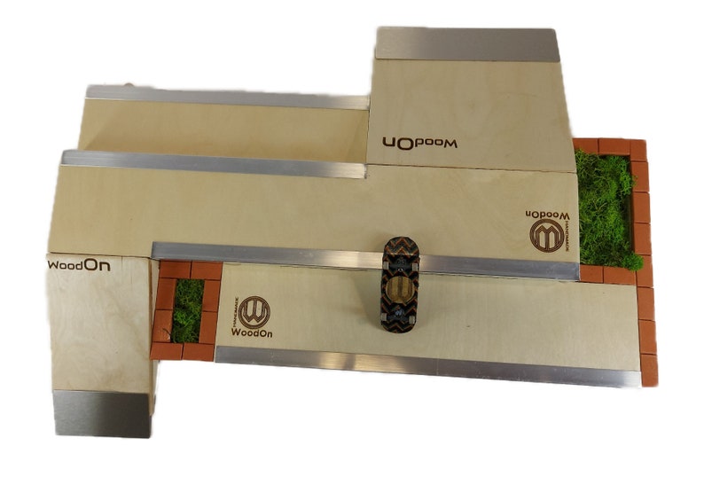 Woodon Fingerboard plaza Platform W. Fingerboard Obstacles image 3