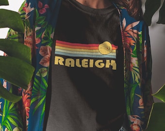 Raleigh, Camiseta retro de Carolina del Norte, Wicked 70s 80s Style Raleigh North Carolina NC Shirt, Vintage Inspired