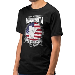 Rochester Minnesota Es donde comienza mi historia, camisa con bandera de Rochester MN