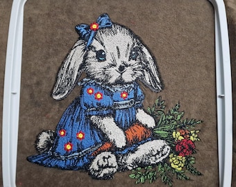 Stickdatei - Vollstick - Hase "Wilma" mit Kleid und Schleife - Für helle & dunkle Stoffe - LunaChild