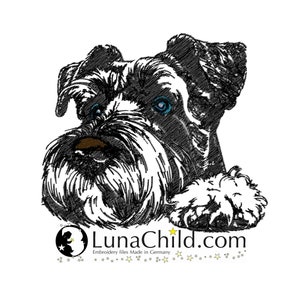 Könnte beinhalten: Ein gesticktes Design eines Schnauzer-Hundekopfes mit schwarz-weißem Fell, leuchtend blauen Augen und einer braunen Nase. Unter dem Hund befindet sich der Text LunaChild.com, ein kreisförmiges Logo mit einer Kindersilhouette und einem Stern sowie der Text Embroidery files Made in Germany.