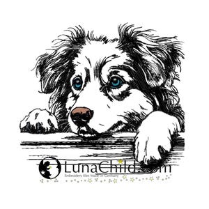 Op de afbeelding: Zwart-witte lijntekening van een puppy met blauwe ogen die over een houten oppervlak kijkt. De puppy heeft een bruine neus en witte poten. De afbeelding is van LunaChild.com, dat borduurbestanden verkoopt.
