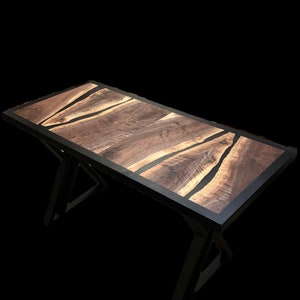 Individueller Epoxy Resin River Schreibtisch - Handgefertigter Schreibtisch - Individueller Live Edge Tisch - Moderne Büromöbel - Made-to-Order in den USA