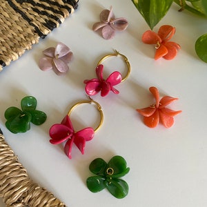 Pendientes de flores de colores primaverales
