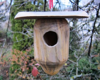 rundes Vogelhäuschen von Hand gedrechselt