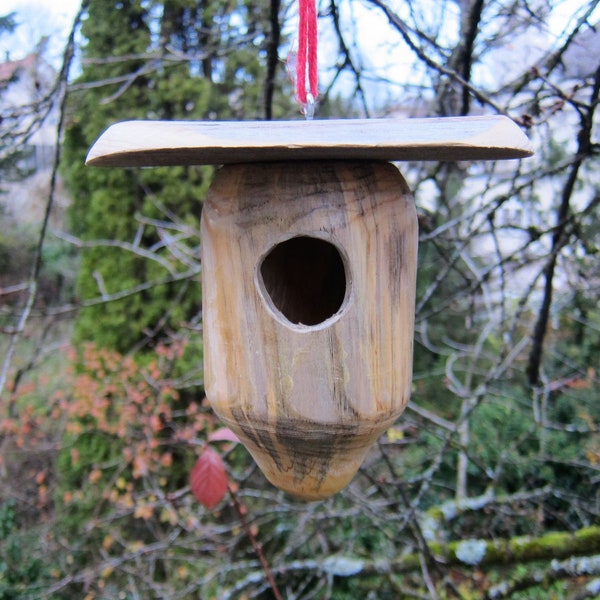 rundes Vogelhäuschen von Hand gedrechselt