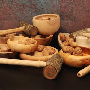 Nussknacker Old School / Walnussschale mit Hammer / Handarbeit aus Bayern