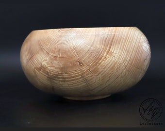 Bol en bois de hêtre bulbeux / tourné à la main dans un petit atelier en Bavière