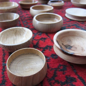 Small wooden bowls made of hardwood, finely sanded with a wonderful grain / large selection of uniquely designed pieces (a great gift)