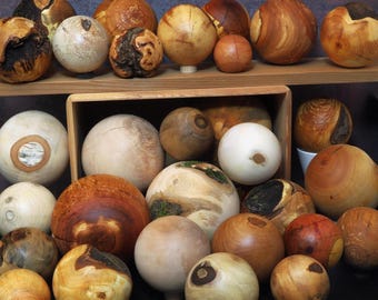 Bolas grandes de madera / esculturas / diferentes maderas y tamaños / torneadas