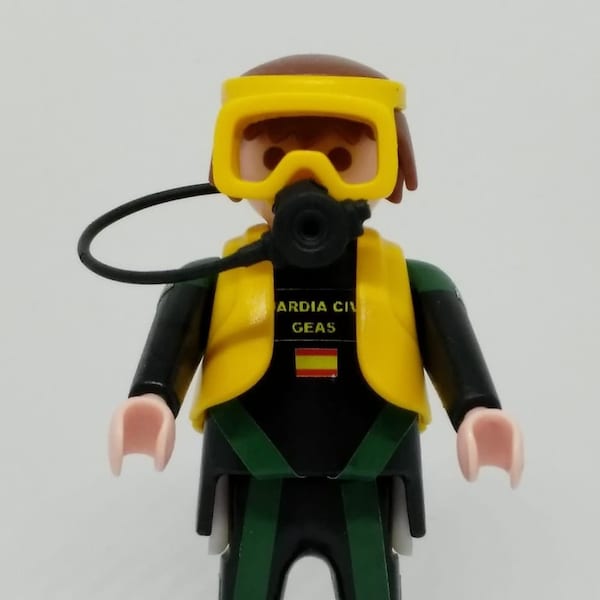 Playmobil custom avec uniforme du groupe Geas de la Garde Civile