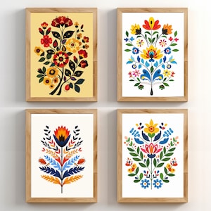 Puede incluir: Cuatro impresiones enmarcadas con diseños florales coloridos. Cada impresión presenta una disposición diferente de flores en tonos de rojo, amarillo, azul y verde.