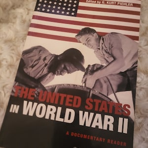 USED &quot;The United States in World War II&quot; By G. Kurt Piehler