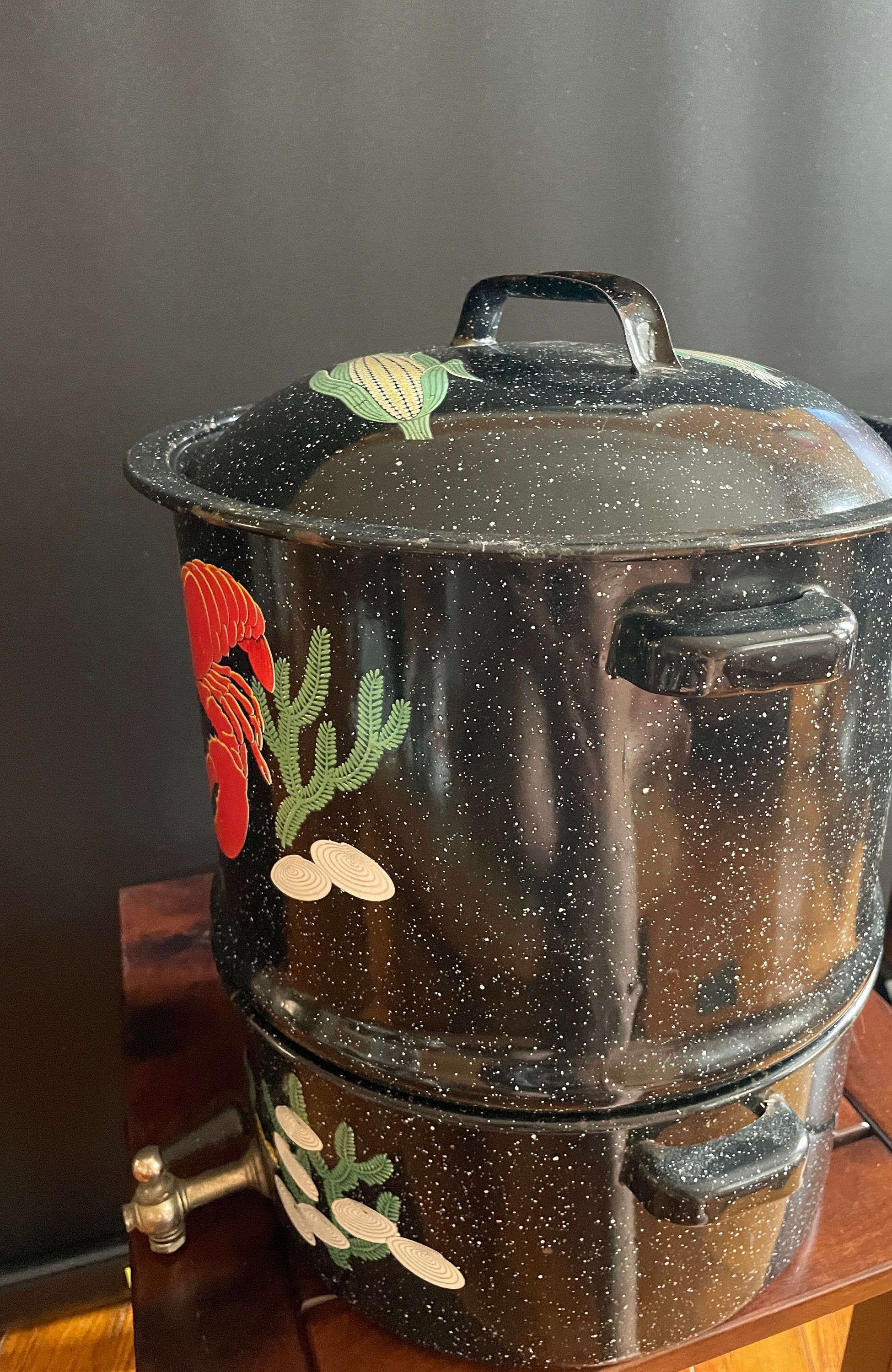Vintage Speckled Black Enamel Savory Clam Steamer Pot With Spout Lobster,  Clams, Corn Design 