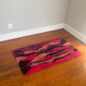 Vintage Mid Century Scandinavian Rya Shag Wool Rug Abstract Waves in Bold Pink Purple Green and Black 26&quot; x 50&quot; Area Rug