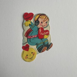 Astronaut im Weltraum schwebend Kitsch Vintage Valentinstag Grußkarte um 1950er Jahre Unbenutzt New Old Stock Fuld and Co Luster Brite