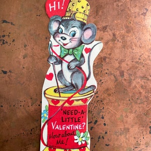 Adorable souris anthropomorphe avec du fil « Besoin d'un peu » pour la Saint-Valentin ? Carte de voeux vintage pour la Saint-Valentin, années 1950/1960, inutilisée, neuve, ancienne