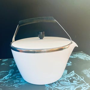 Bouilloire blanche vintage Corning Ware CookMates TK-2, difficile à trouver, élégante bouilloire MCM à fond plat