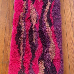 Vintage c 1960s Scandinavian Rya Shag Wool Rug Abstract Waves in Bold Pink Purple Green and Black 26&quot; x 50&quot; Mid Century Area Rug MCM Sweden
