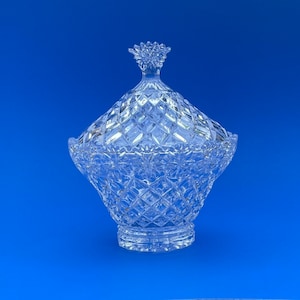Vintage Crystal Candy Dish: Elegant Diamond Cut Lidded Bowl