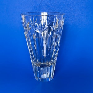 Vintage Cut Lead Crystal Vase: Elegant Floral Display