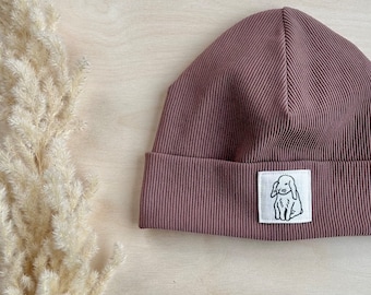 handbedruckte Beanie in Mauve mit Linocutprint Leinen-Patch