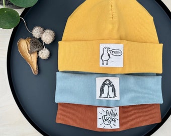 handbedruckte Beanie in Gelb mit Linocutprint Leinen Patch