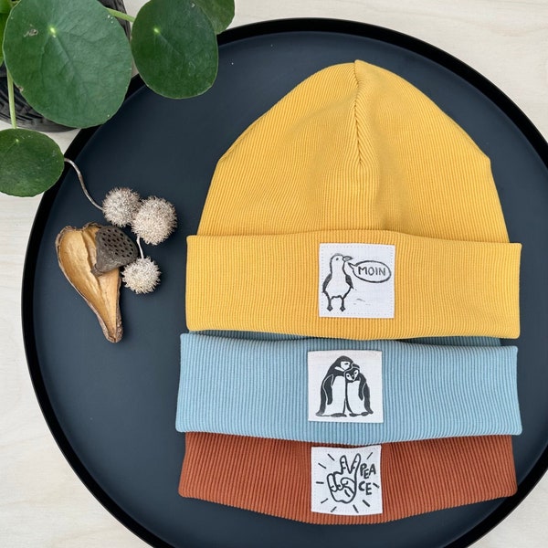 hand-printed beanie in yellow with Linocutprint linen patch