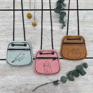 Brustbeutel mit handbedrucktem Vogel-Motiv in mint