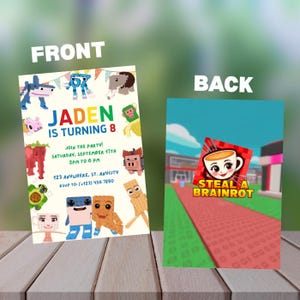 Op de afbeelding: Een kleurrijke verjaardagsuitnodiging met de tekst "Jaden wordt 8" en evenementdetails. De voorkant toont pixelachtige dierenillustraties. De achterkant heeft een afbeelding met een koffiekopje en de tekst "Steal a Brainrot."