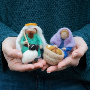Ręcznie robione dekoracje świąteczne, filcowana wełna, miniaturowy zestaw do szopki, szopka Święta Rodzina