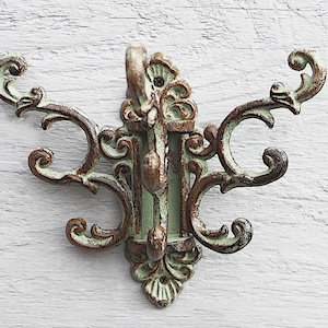 Large nostalgic wall hook made of cast iron, rotating joint hook coat rack coat hook antique green