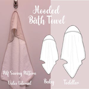 Puede incluir: Una toalla de baño con capucha blanca para bebé con capucha y ribete a cuadros beige, colgada de un gancho plateado. La imagen también incluye ilustraciones de patrones de toallas para bebés y niños pequeños, y el texto "Hooded Bath Towel" y "Pdf Sewing Pattern + Video tutorial."