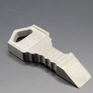 TactKey- titanium prybar key