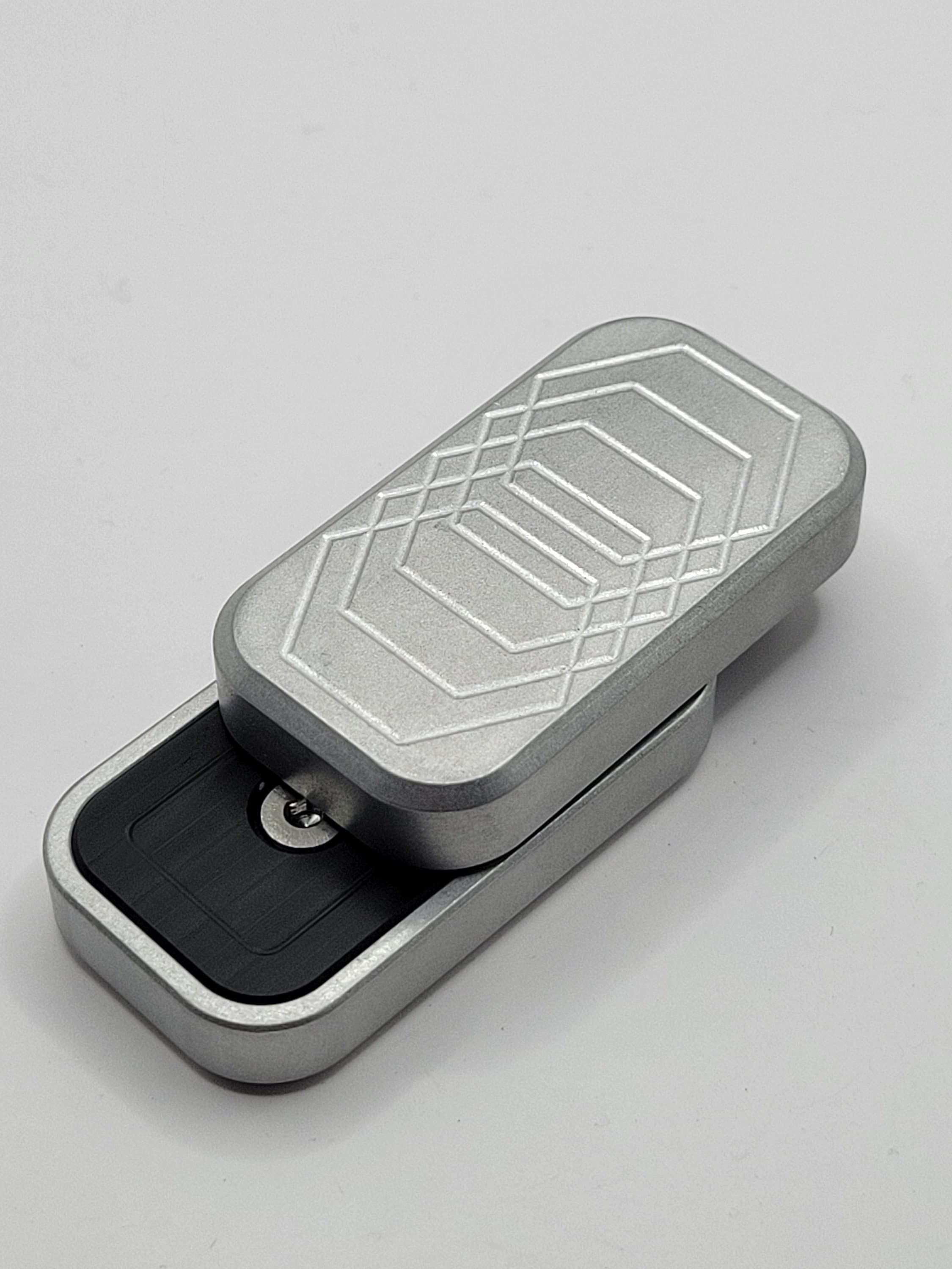 01EDCxYOLO Zirc/Brass Slider フィジェットトイ 01EDCxYOLO Zirc/Brass Slider フィジェットトイ - メルカリ