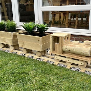 Wooden Planter Train / Decorative Garden Ornament Bild 1