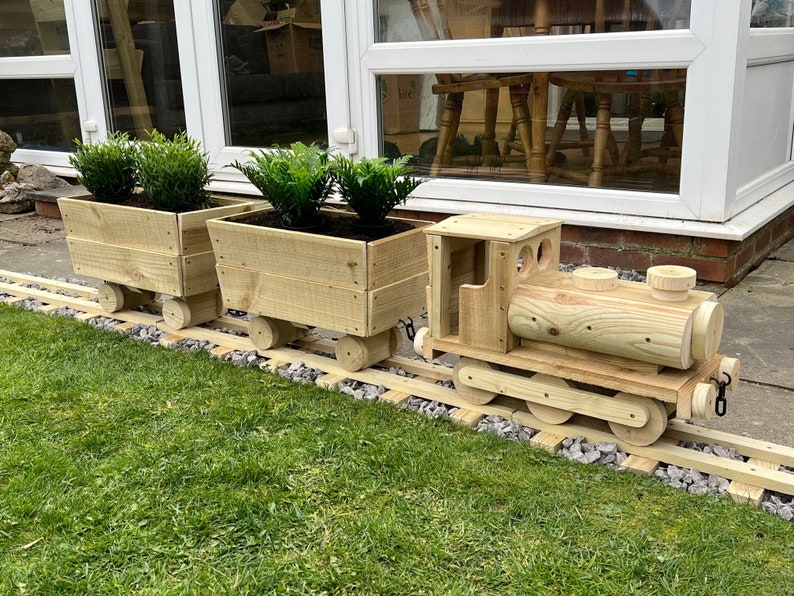 Wooden Planter Train / Decorative Garden Ornament Bild 1