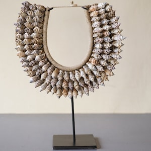 Papua Muschel weiße Halskette Dekor, Halloween Geschenk, Papua Stämme Dekorative Halskette, Hauptwanddekor, Boho Primitive Stammeskunst